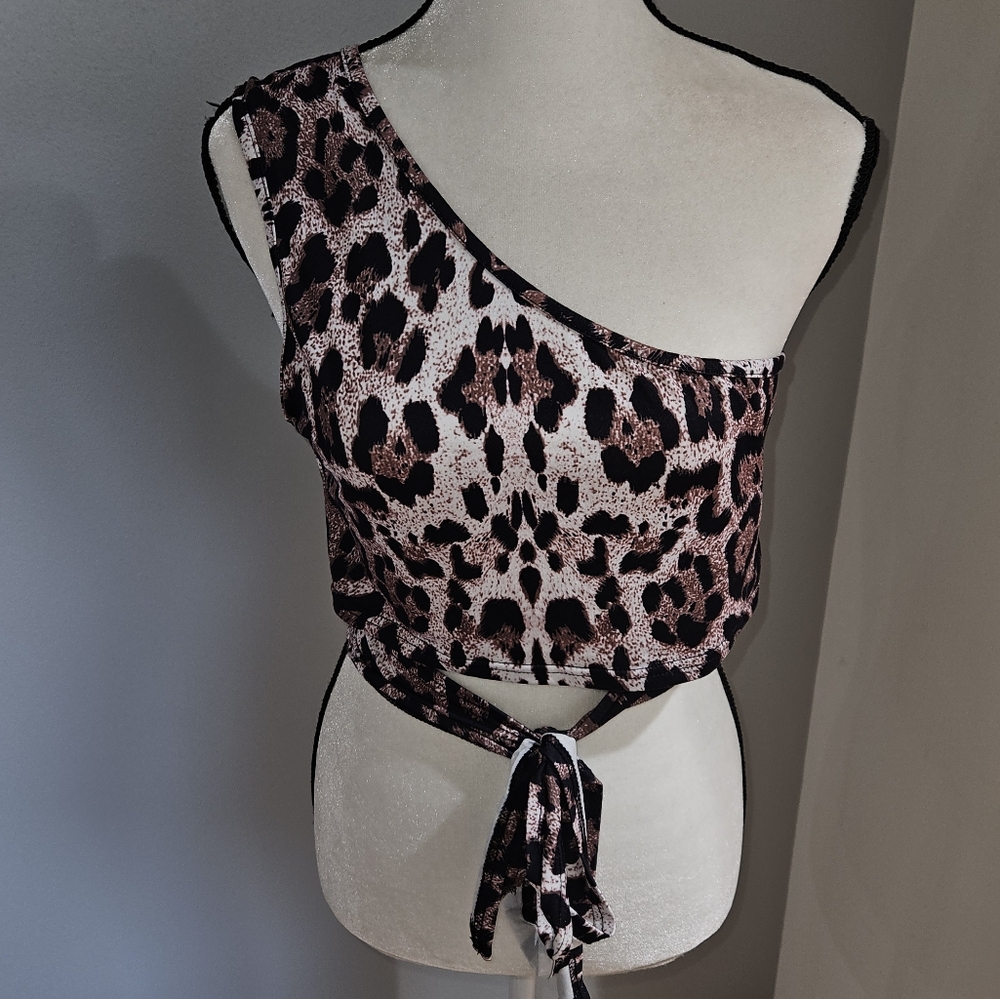 Leopard Print One-Shoulder Crop Top